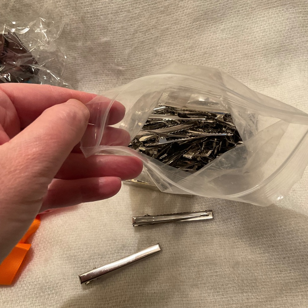 Hair Accessories Lot Cloth Clips / Silvertone Metal Styling Clips NEW - Picture 16 of 16